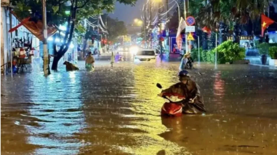 Vietnam’s Ho Chi Minh City deploys mobile pumps to tackle deep flooding