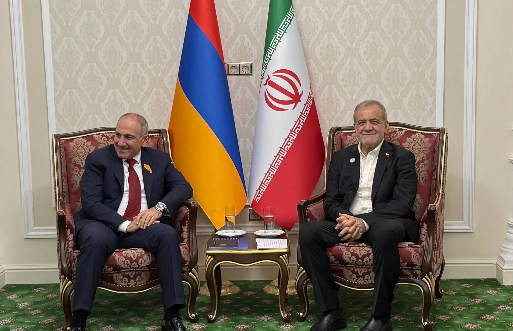 دیدار پزشکیان و پاشینیان در ترکمنستان؛ تأکید بر تقویت روابط ایران و ارمنستان
