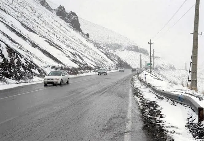 هشدار پلیس راهور؛  احتمال لغزندگی سطح جاده‌ها در محورهای بارانی