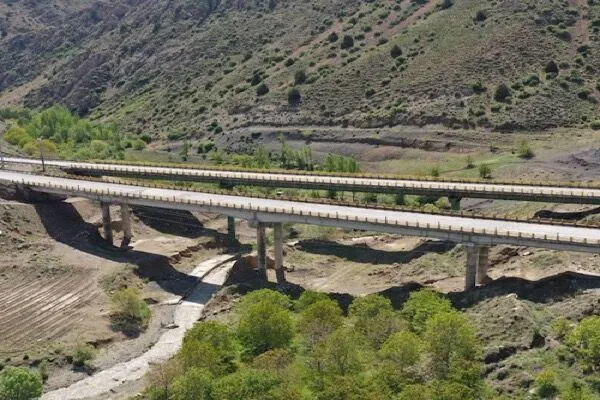 پل دلیچایی فیروزکوه، پروژه برتر بتنی کشور شد