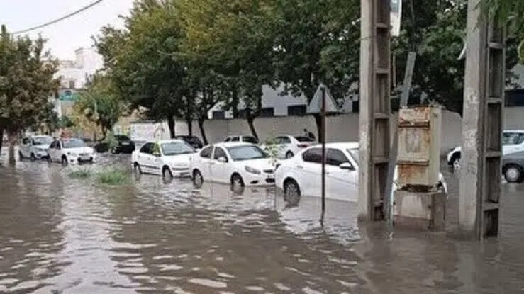 باران سیلآسا در مازندران؛ خیابانهای چند شهر زیر آب رفت ؛ هشدار برای روز یکشنبه