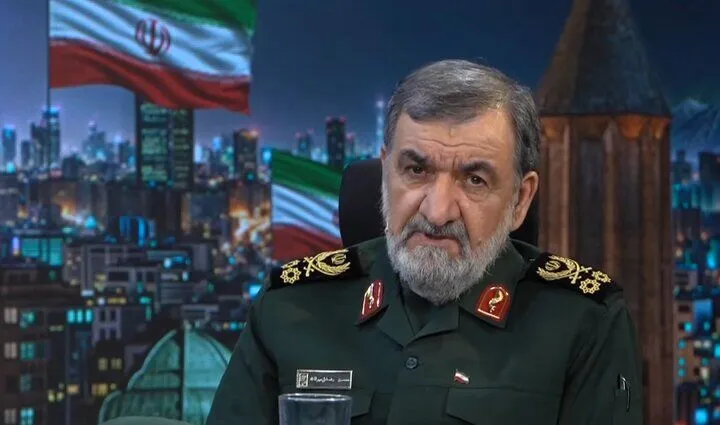 رضایی: ترامپ در حال قاچاق در تنگه هرمز است