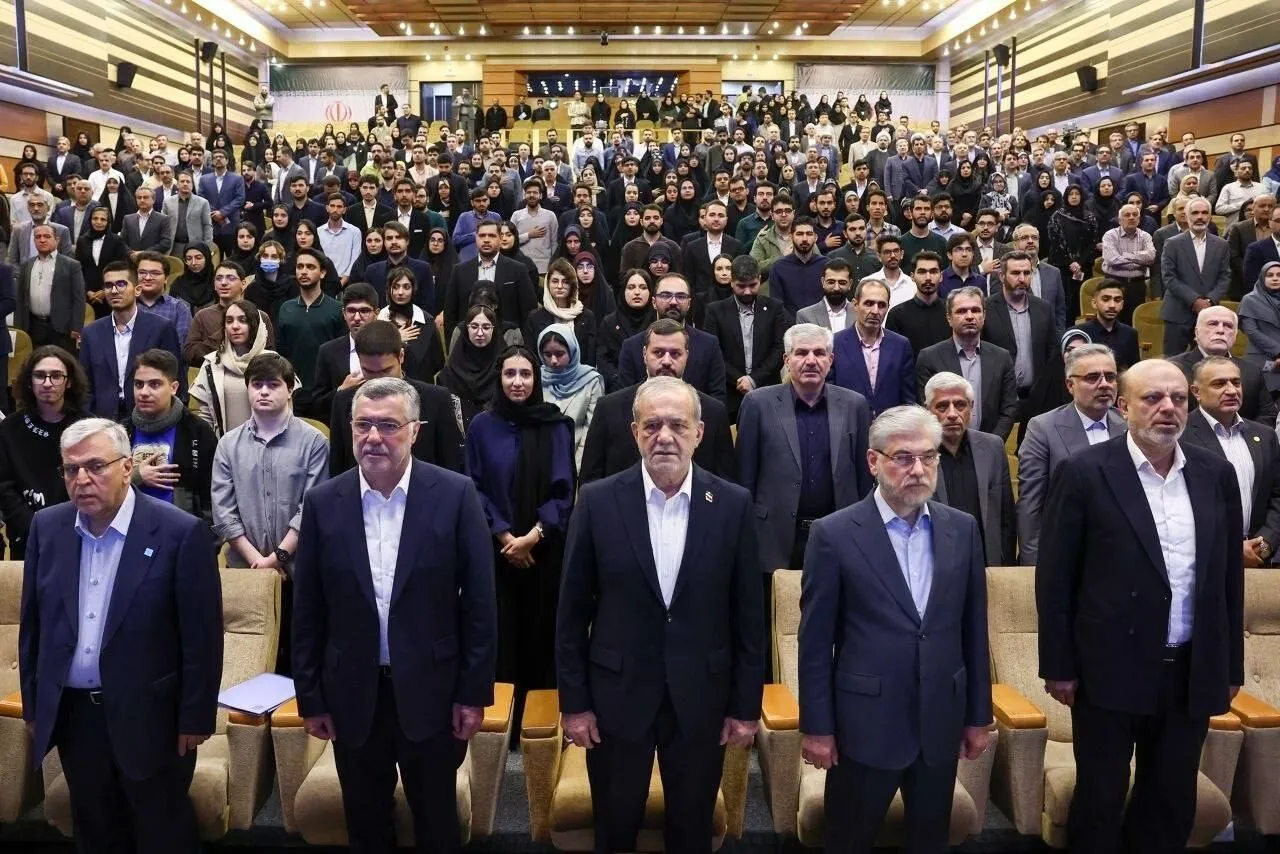 برون رفت از وضعیت فعلی توسط دانشگاهیان امکان‌پذیر است