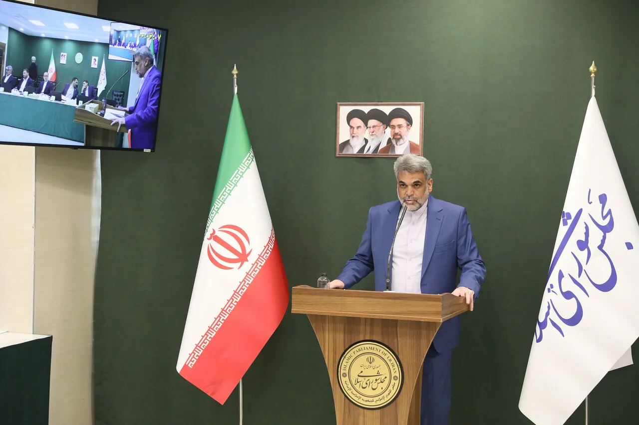 توسلی: توزیع امکانات دفاعی در کشور باید متوازن باشد/ ظرفیت‌های نظامی به اشتغال‌زایی در مناطق منجر شود