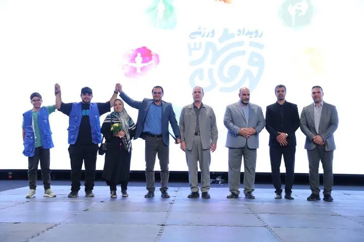 خانوادهای که با قهرمان شهر، ورزش را به خانه برد