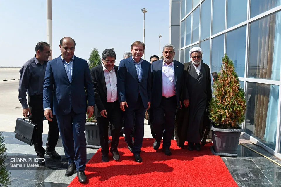 سرپرست وزارت نفت بازسازی تأسیسات آسیبدیده پارس جنوبی را بررسی میکند
