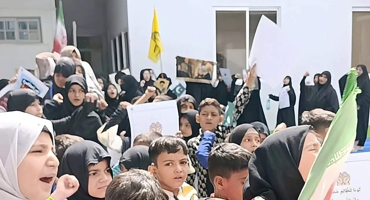 تجمع نمادین دانش‌آموزان کراچی در حمایت از کودکان یمن