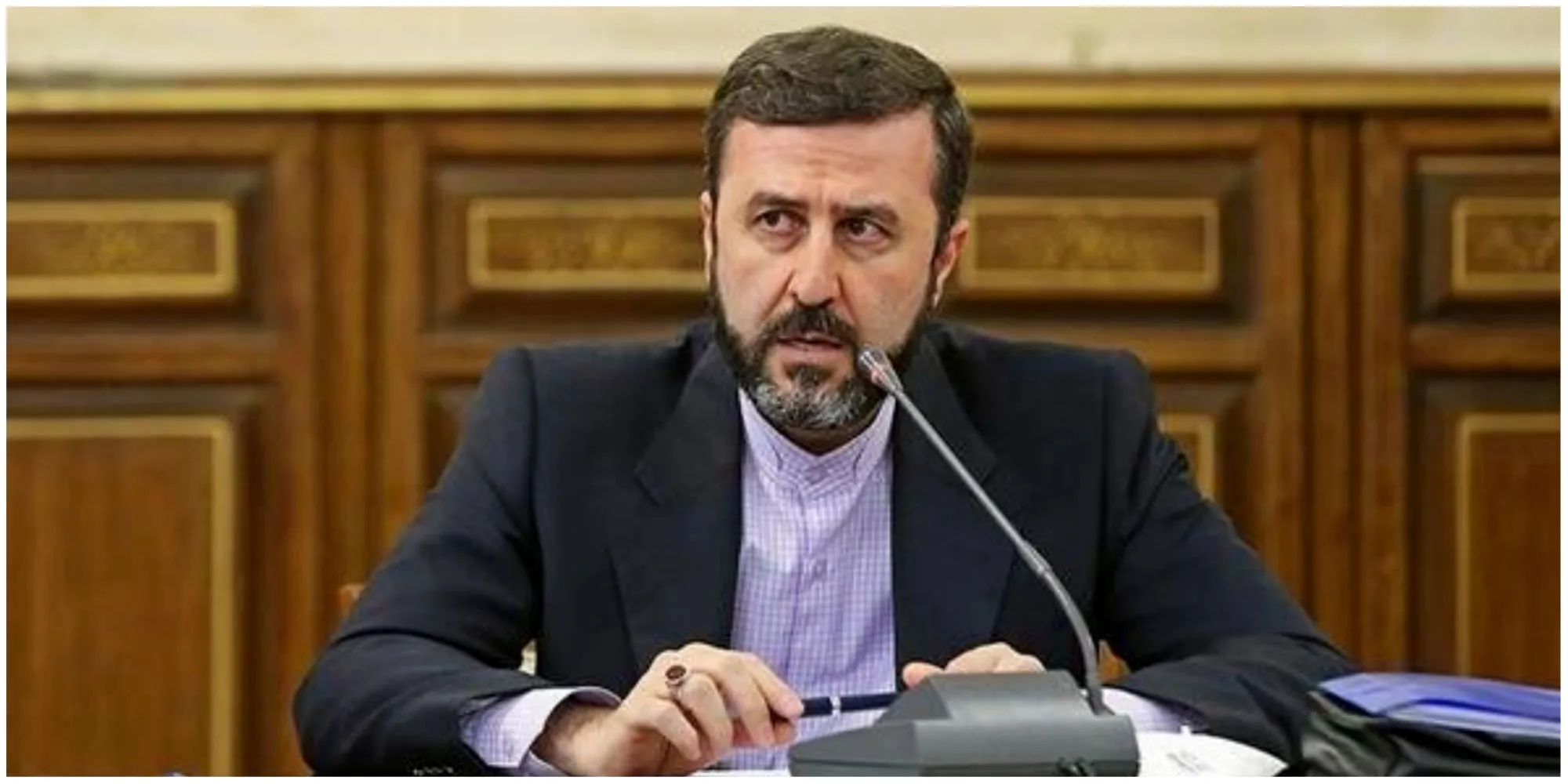 غریب‌آبادی: آمریکا باید در مذاکرات پایان جنگ انعطاف نشان دهد، نه ایران