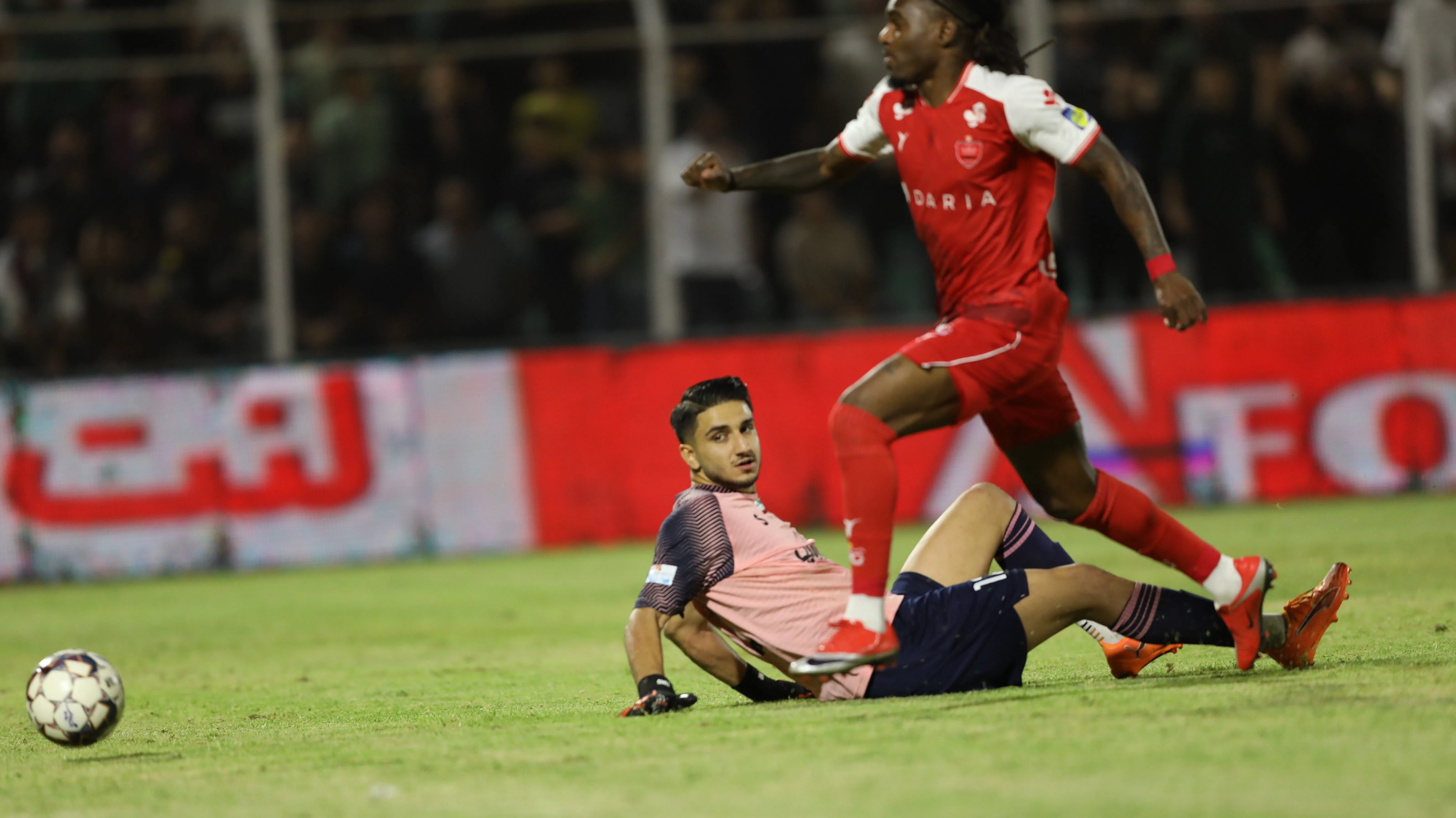 پرسپولیس صدرنشین لیگ برتر فوتبال شد