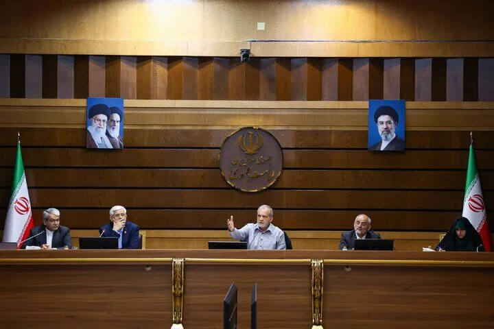 رئیسجمهور: توصیه اکید من این است که به هیچعنوان ذهن خود را متوجه تفرقهافکنان نکنید