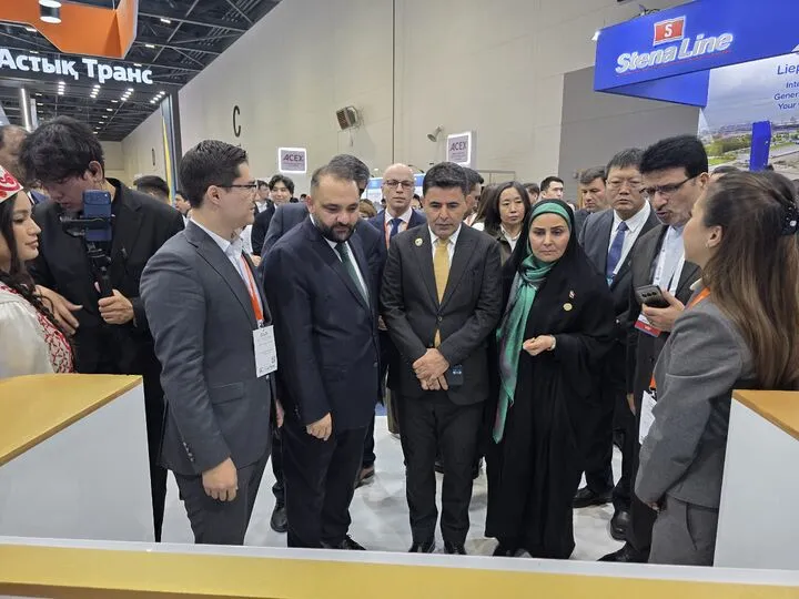 بازدید وزیر راه و شهرسازی از نمایشگاه بین‌المللی حمل‌ونقل و لجستیک قزاقستان