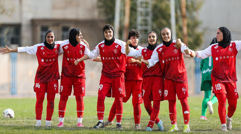 استقلال و پرسپولیس با برد به استقبال دربی می‌روند