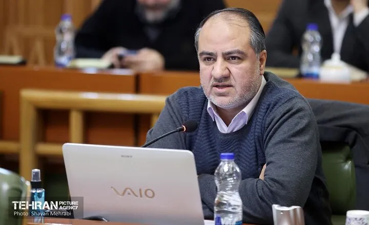 انتقاد عضو شورای شهر از عدم برگزاری جلسات هیئت رئیسه