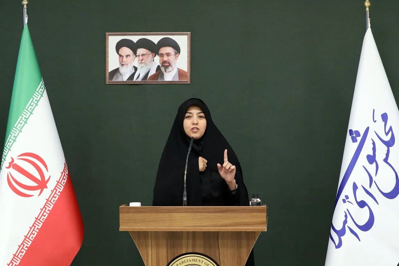 گزارش کمیسیون صنایع در مورد صلاحیت وزیر پیشنهادی دفاع/ موافقت کمیسیون با برنامه های اخلاقی