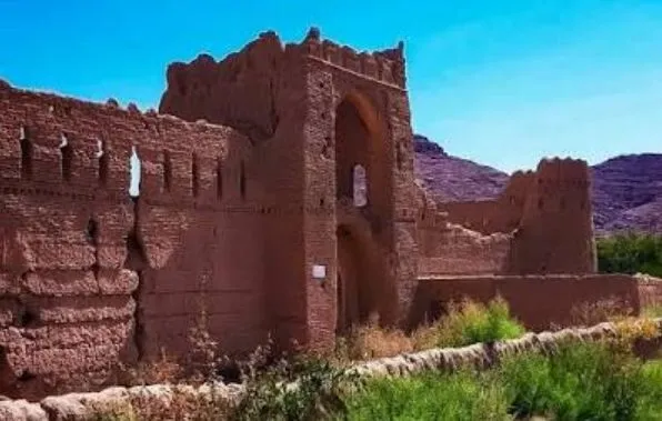 سه نفر برای حفاری غیرمجاز در قلعه تفت دستگیر شدند