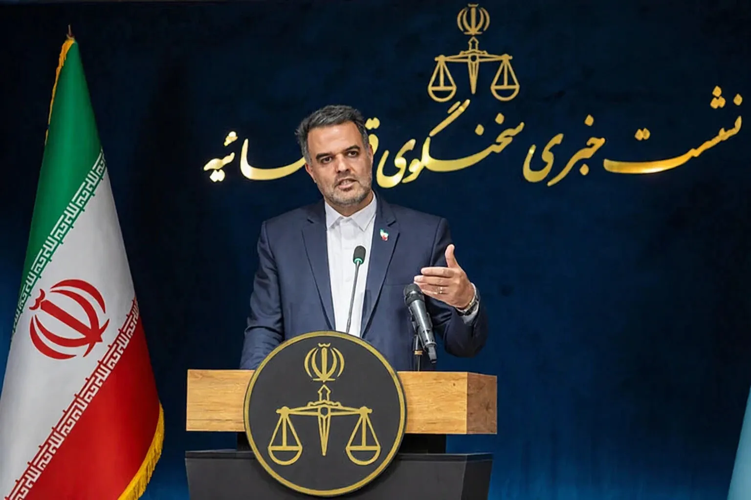 کاظمی: تنها 13 بانک کشور از استاندارد کفایت سرمایه برخوردارند / امکان وصول 114 هزار میلیارد تومان از مطالبات بانک مرکزی از بانک ایران‌زمین