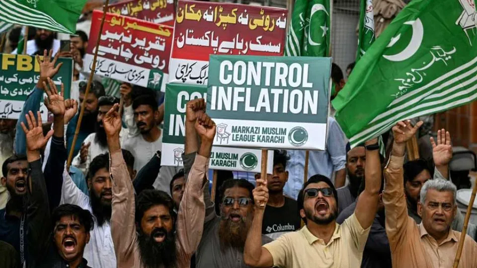 Pakistan government ups petrol and high-speed diesel rate
