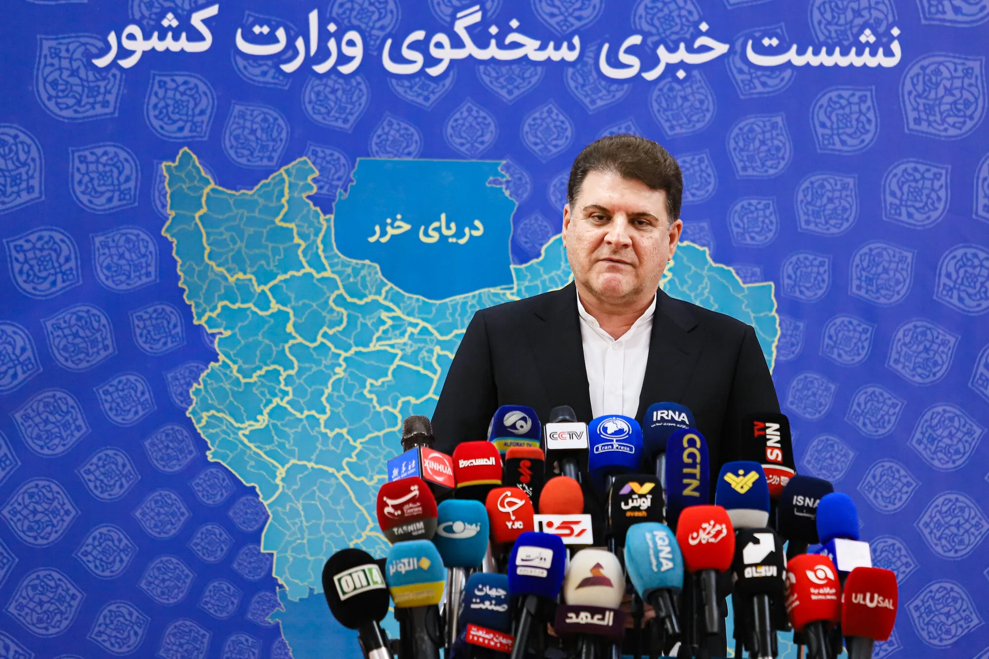 زینی‌وند: تبادلات مرزی ایران و پاکستان متوقف نشده است /وزارت کشور در حال بررسی ریشه‌های قتل‌های خانوادگی است