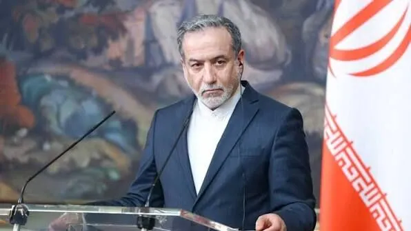 عراقچی در فایننشیال تایمز: ایران آماده دیپلماسی است، اما از دفاع عقب‌نشینی نمی‌کند