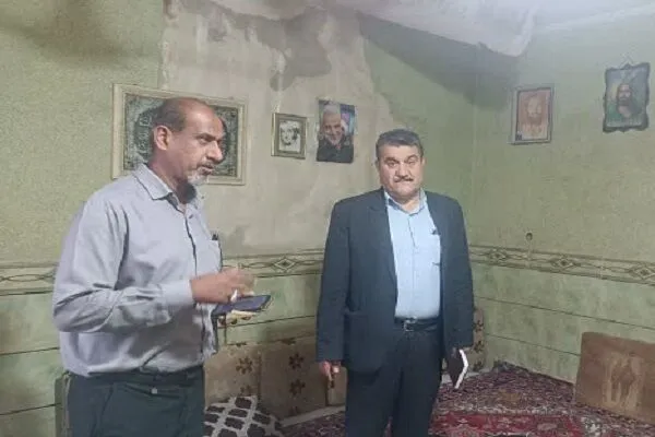 بازدید رئیس اداره راه و شهرسازی آبادان از منازل خانوارهای دارای پنج و شش عضو معلول