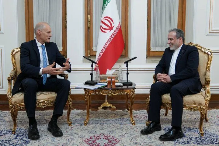 انتقاد شدید وزیر خارجه از بی‌عملی اروپا در قبال تجاوزات؛ دیپلماسی صلح‌طلبانه در کنار آمادگی دفاعی