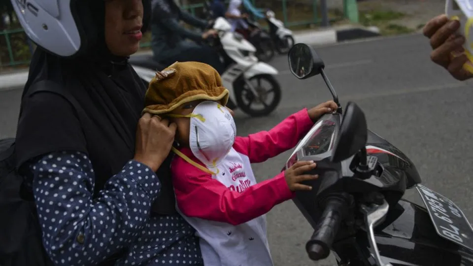 Indonesia’s toxic forest fire pollution chokes children’s health