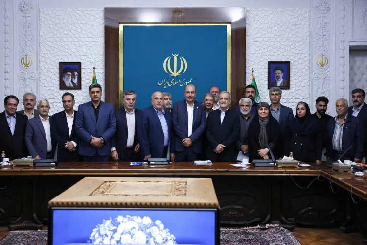 رئیس جمهور: عملکرد رانندگان در جنگ 40روزه نقشه‌های دشمن را خنثی کرد