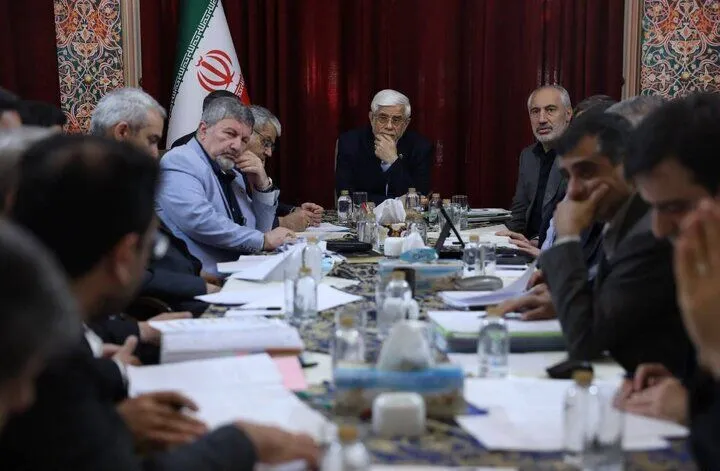 عارف: دولت برای عبور از جنگ اقتصادی و تحریم‌ها برنامه دارد
