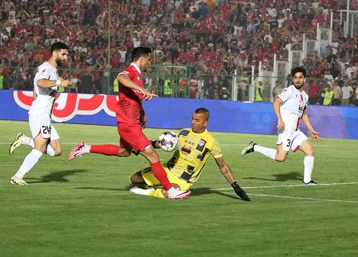 پرسپولیس 0-1 فولاد؛کاپیتان سابق اولین شکست سرخپوشان را رقم زد