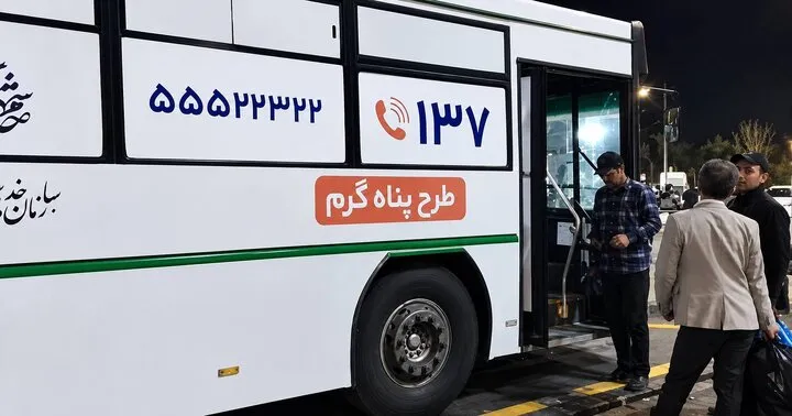 تهران برای شب‌های سرد آماده می‌شود؛ 15 اتوبوس «پناه گرم» برای بی‌سرپناهان