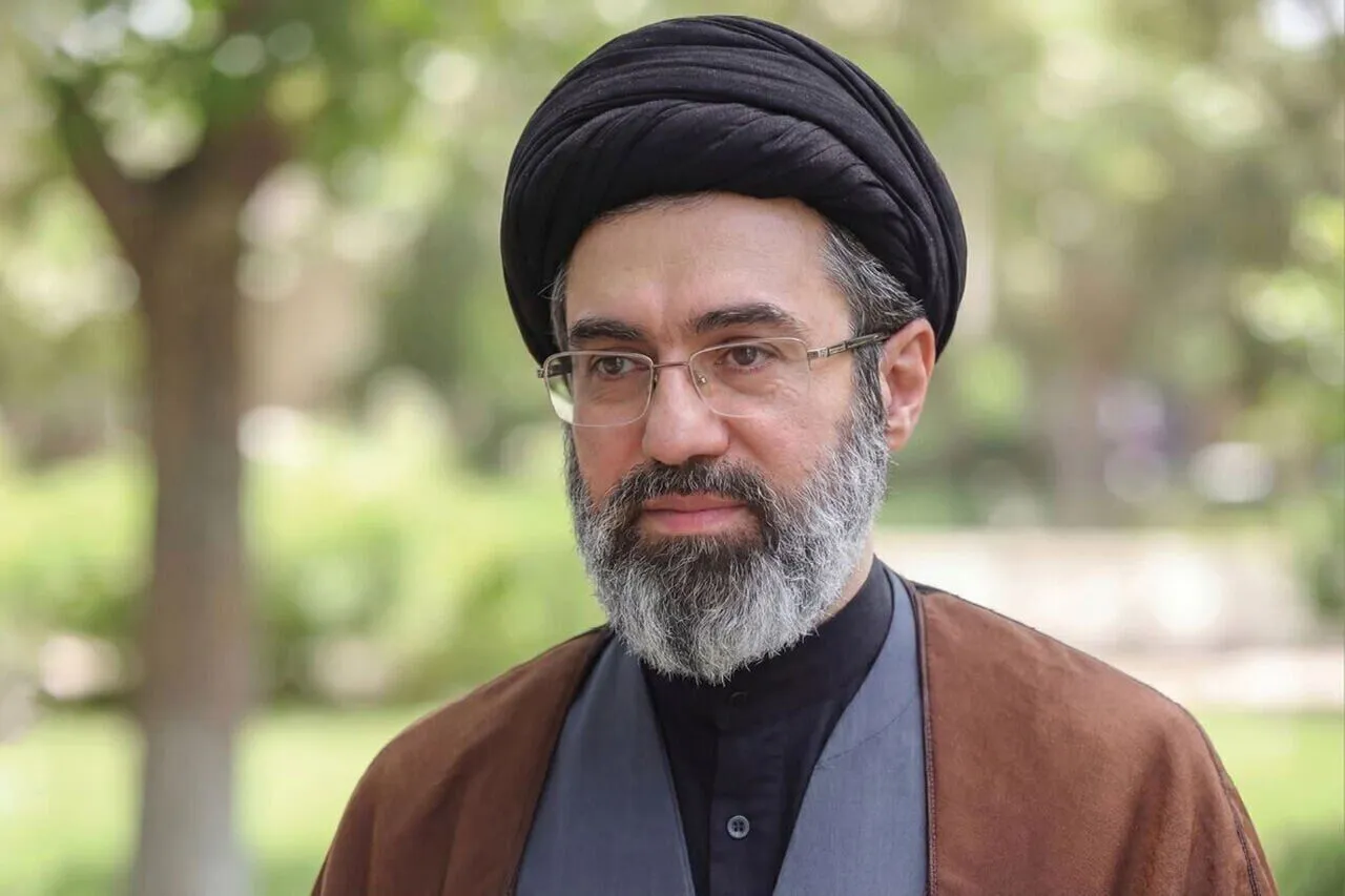 پاسخ رهبر انقلاب به نامه‌های جمعی از دانشجویان