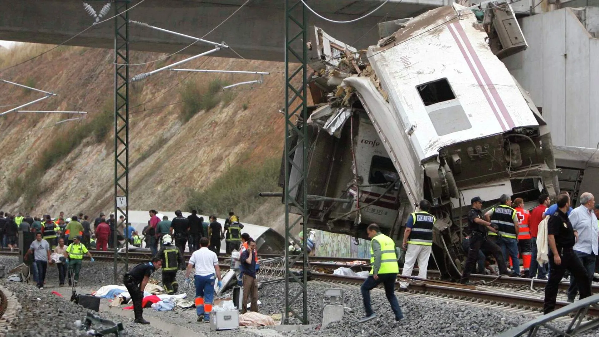 بعد مقتل 68 شخصا على الأقل... احتجاجات فی إسبانیا على حادث القطار وسانشیز یعلن الحداد الوطنی 3 أیام