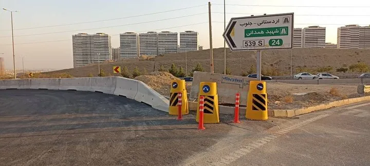 بازگشایی دوربرگردان شمال به جنوب شهید اردستانی؛ ایمن‌سازی مسیر با نصب تجهیزات ترافیکی