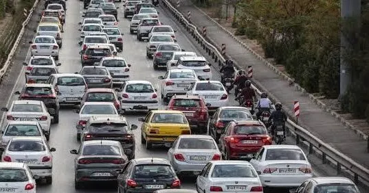 ترافیک نیمه‌سنگین در آزادراه‌های منتهی به تهران؛ هشدار پلیس درباره لغزندگی جاده‌ها