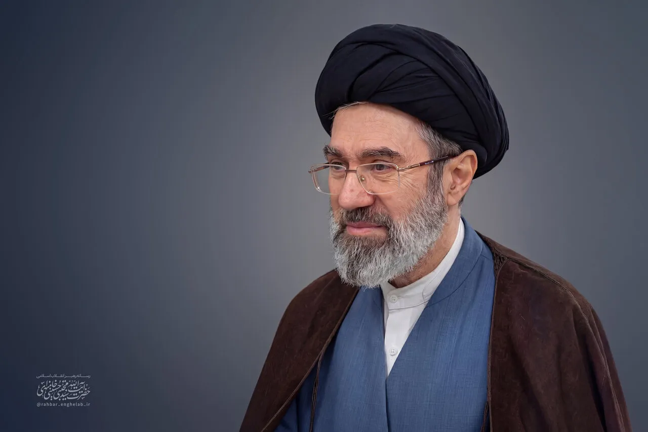 غلبه بر دشمن متجاوز و مسلّح با هوشیاری و ایستادگی ملّی